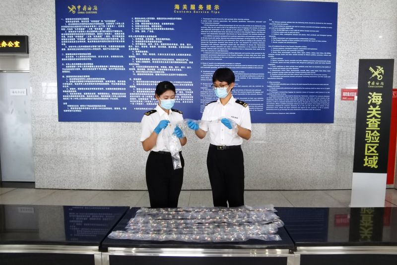 威海海关查获1800粒“三无”减肥产品(图) 威海海关查获1800粒“三无”减肥产品(图)
