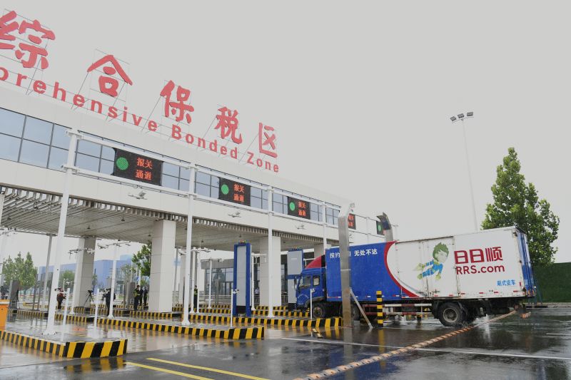 山东首个空港综合保税区开关运行(图) 山东首个空港综合保税区开关运行(图)