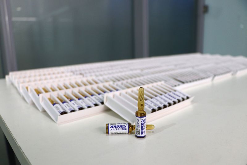 烟台海关查获违规携带进境人体胎盘素注射液500支(图) 烟台海关查获违规携带进境人体胎盘素注射液500支(图)