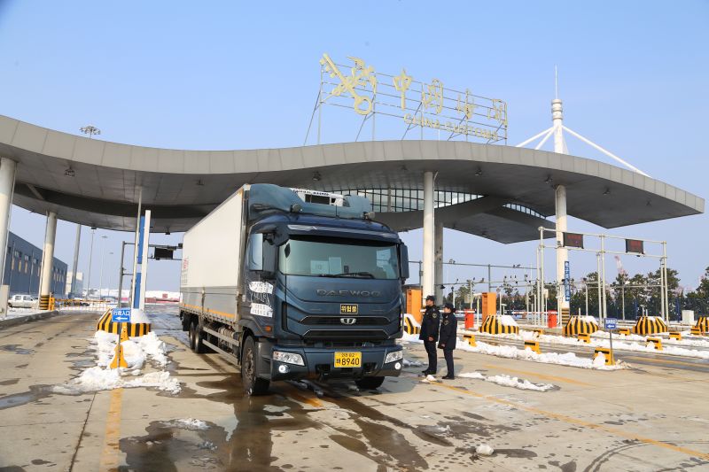 中韩首次实现多式联运整车运输(图) 中韩首次实现多式联运整车运输(图)
