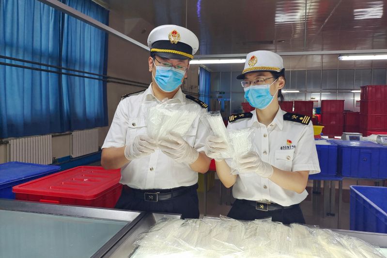 “银丝”香飘“一带一路”(图)——烟台海关精准帮扶龙 “银丝”香飘“一带一路”(图)——烟台海关精准帮扶龙