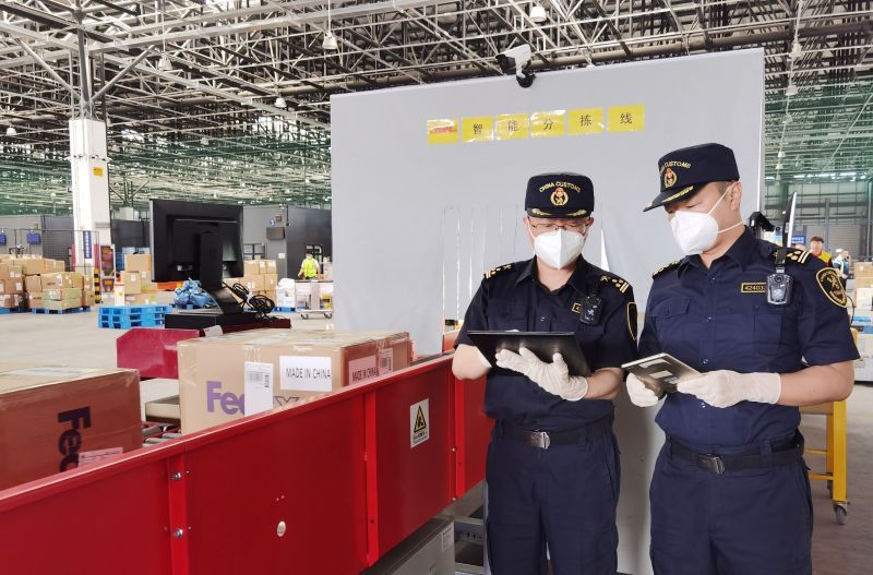 青岛空港启用首条出口快件智能分拣线(图) 青岛空港启用首条出口快件智能分拣线(图)