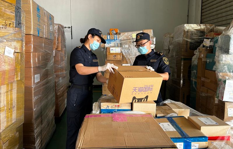 备战“618”(图)——威海海关为跨境电商市场 复苏保驾护 备战“618”(图)——威海海关为跨境电商市场 复苏保驾护