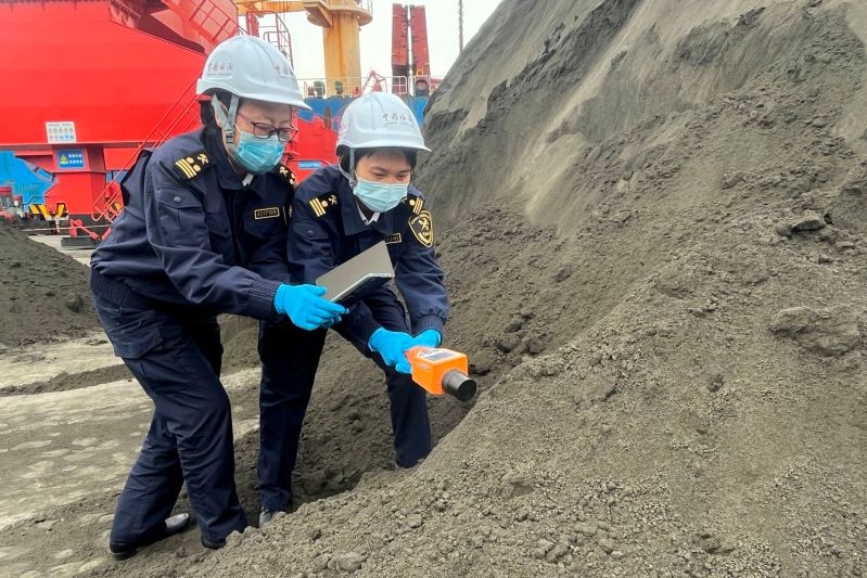 青岛海关推广进口铜精矿“分步检测”保障供应链畅通(图 青岛海关推广进口铜精矿“分步检测”保障供应链畅通(图