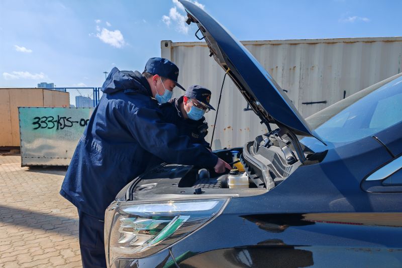 威海海关查获伪报出口汽车5辆(图) 威海海关查获伪报出口汽车5辆(图)