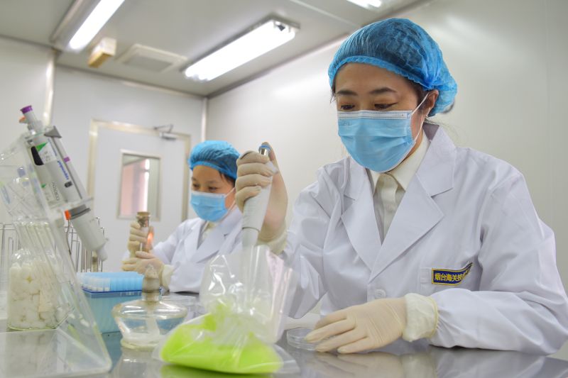 烟台海关查获并退运1吨不合格卫生纸(图) 烟台海关查获并退运1吨不合格卫生纸(图)
