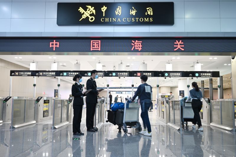 “五一”小长假 青岛空港4万余人次出入境 同比增长近2倍( “五一”小长假 青岛空港4万余人次出入境 同比增长近2倍(