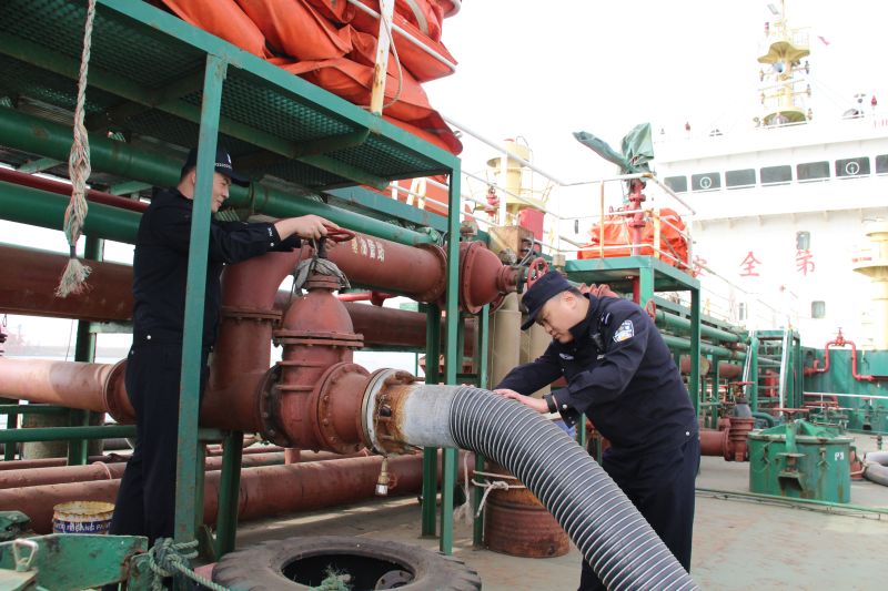 青岛海关查获一起案值超2亿元海上走私保税船用燃料油案( 青岛海关查获一起案值超2亿元海上走私保税船用燃料油案(