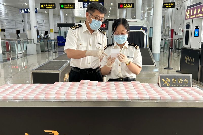 查获携带进境化妆品240盒(图) 查获携带进境化妆品240盒(图)