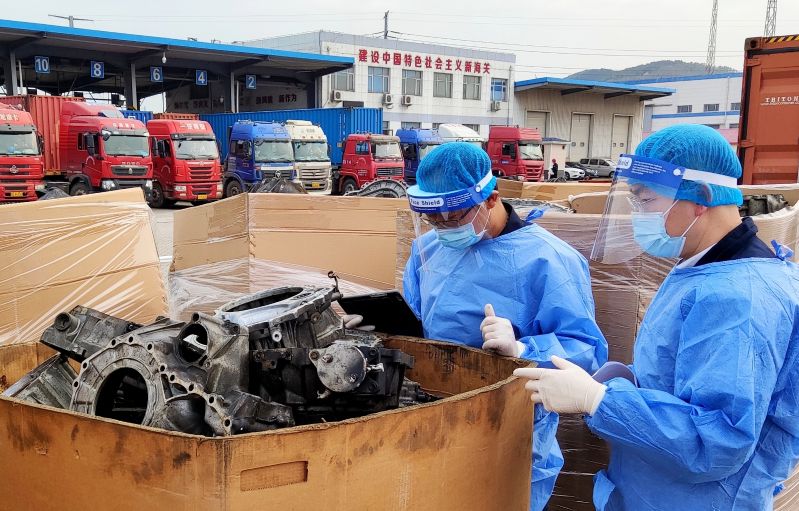 青岛海关侦破走私旧变速箱等固体废物案(图) 青岛海关侦破走私旧变速箱等固体废物案(图)