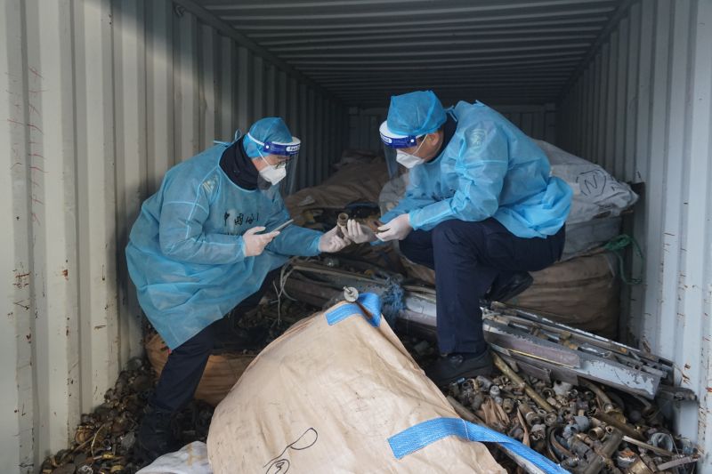 烟台海关退运40.55吨不符合标准再生黄铜原料(图) 烟台海关退运40.55吨不符合标准再生黄铜原料(图)